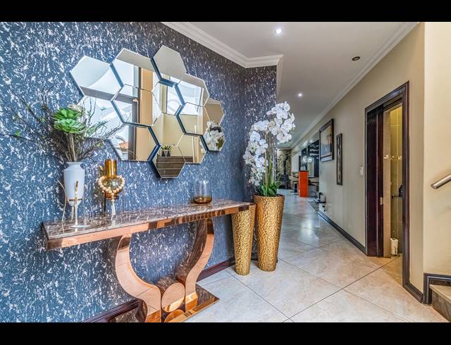 4 BEDROOM CLUSTER FOR SALE IN BASSONIA